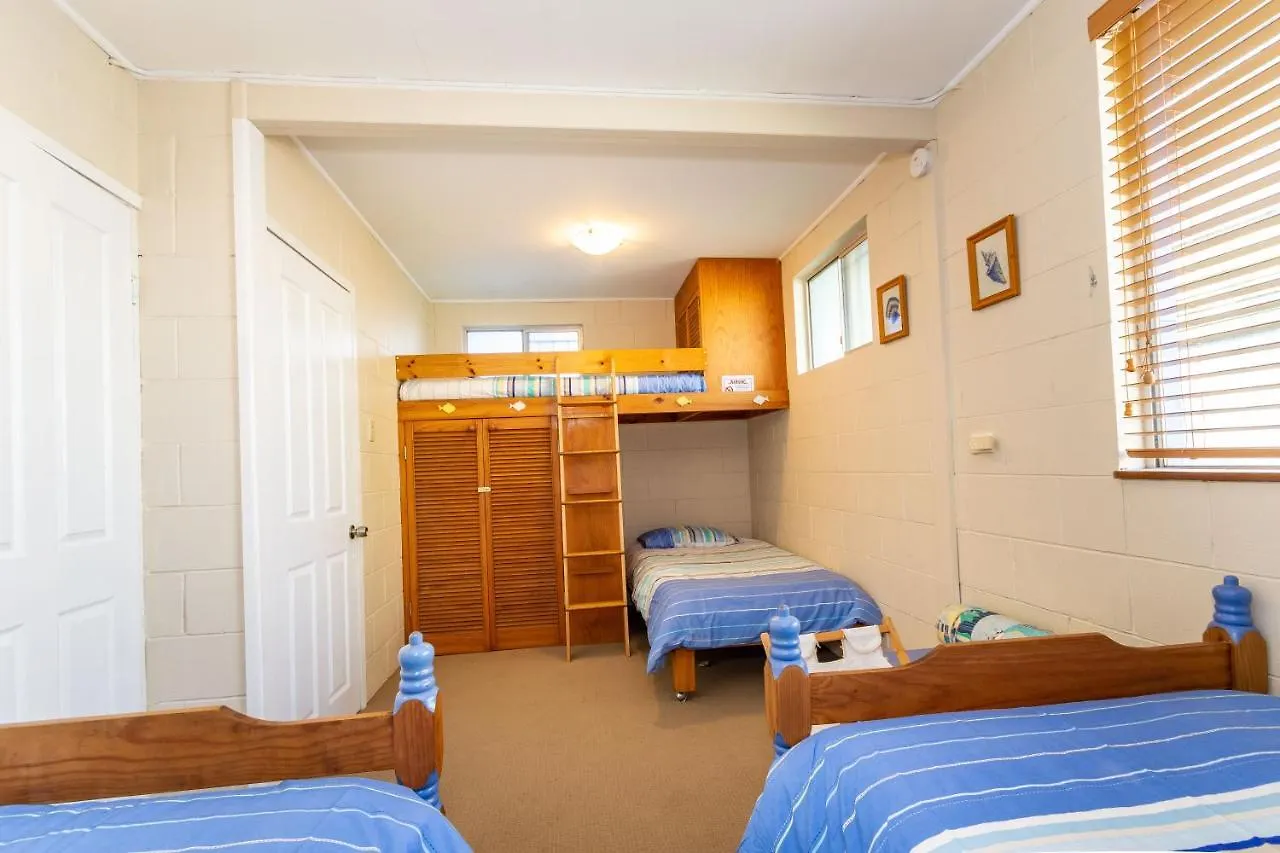 Holiday home Bribie Beach House, Waterfront Directly Across The Road - Solander Esp, Banksia Beach Old Bribie