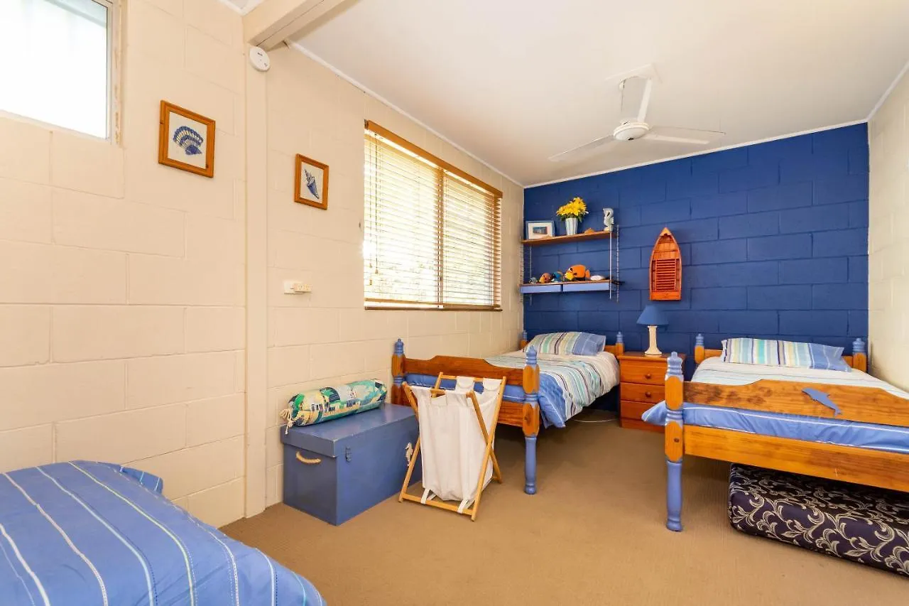 Holiday home Bribie Beach House, Waterfront Directly Across The Road - Solander Esp, Banksia Beach Old Bribie