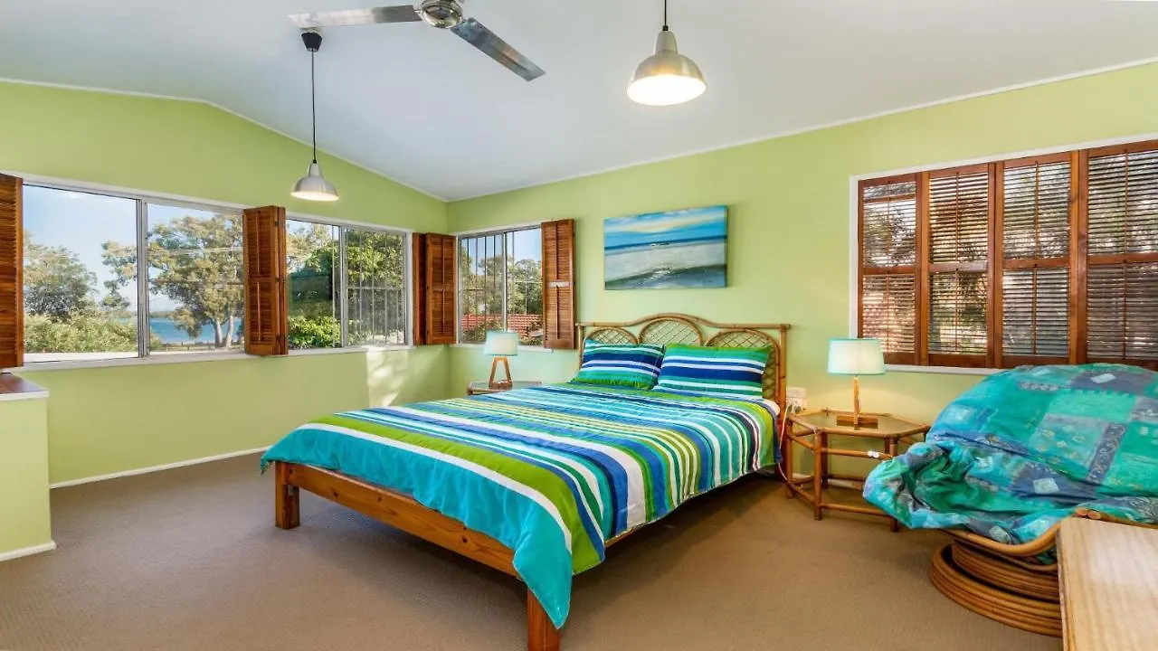 Bribie Beach House, Waterfront Directly Across The Road - Solander Esp, Banksia Beach Old Bribie