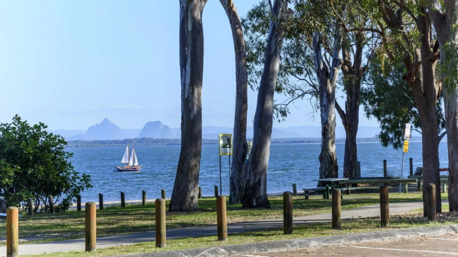 Bribie Beach House, Waterfront Directly Across The Road - Solander Esp, Banksia Beach Old Bribie Australia