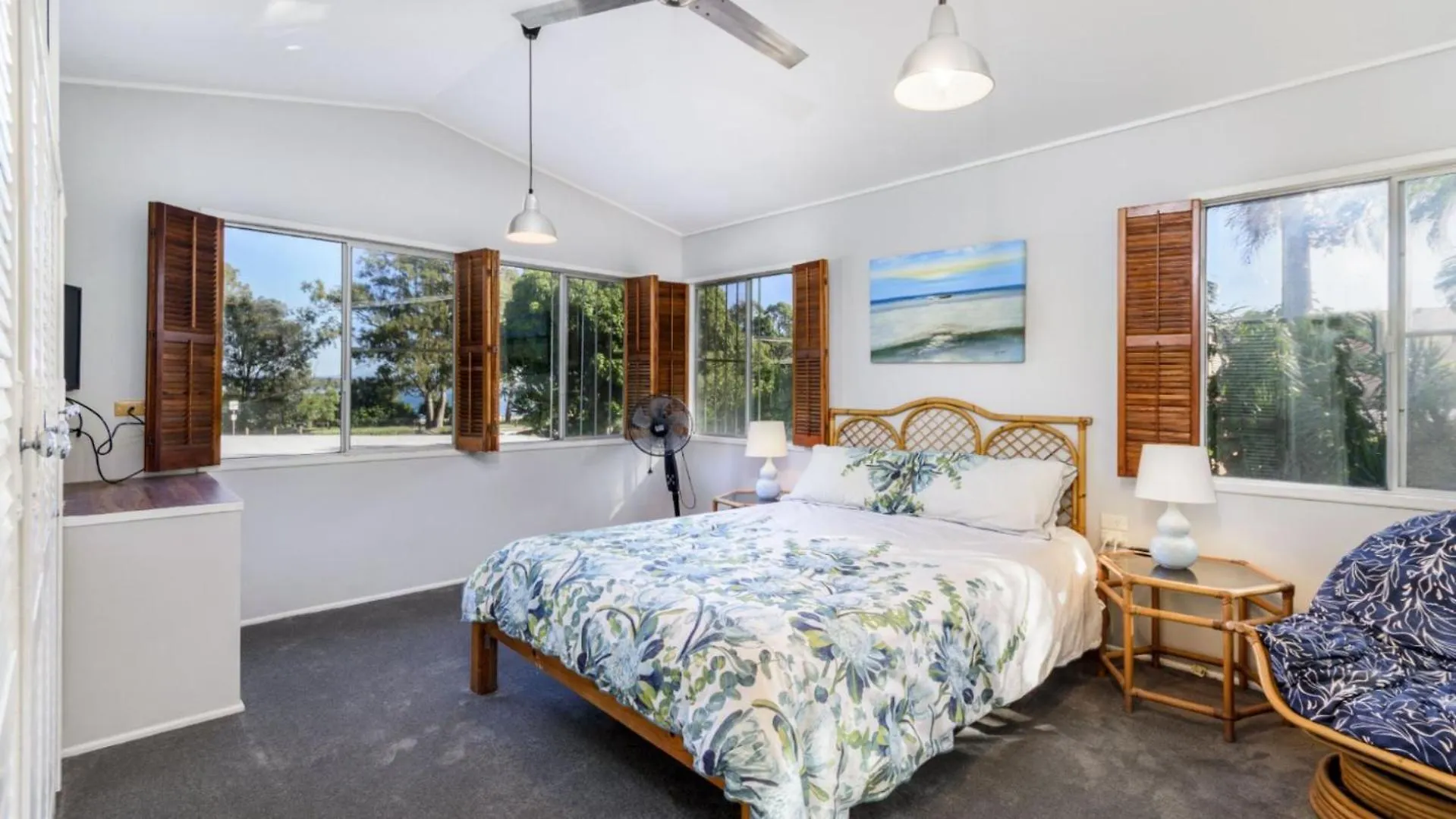 Holiday home Bribie Beach House, Waterfront Directly Across The Road - Solander Esp, Banksia Beach Old Bribie