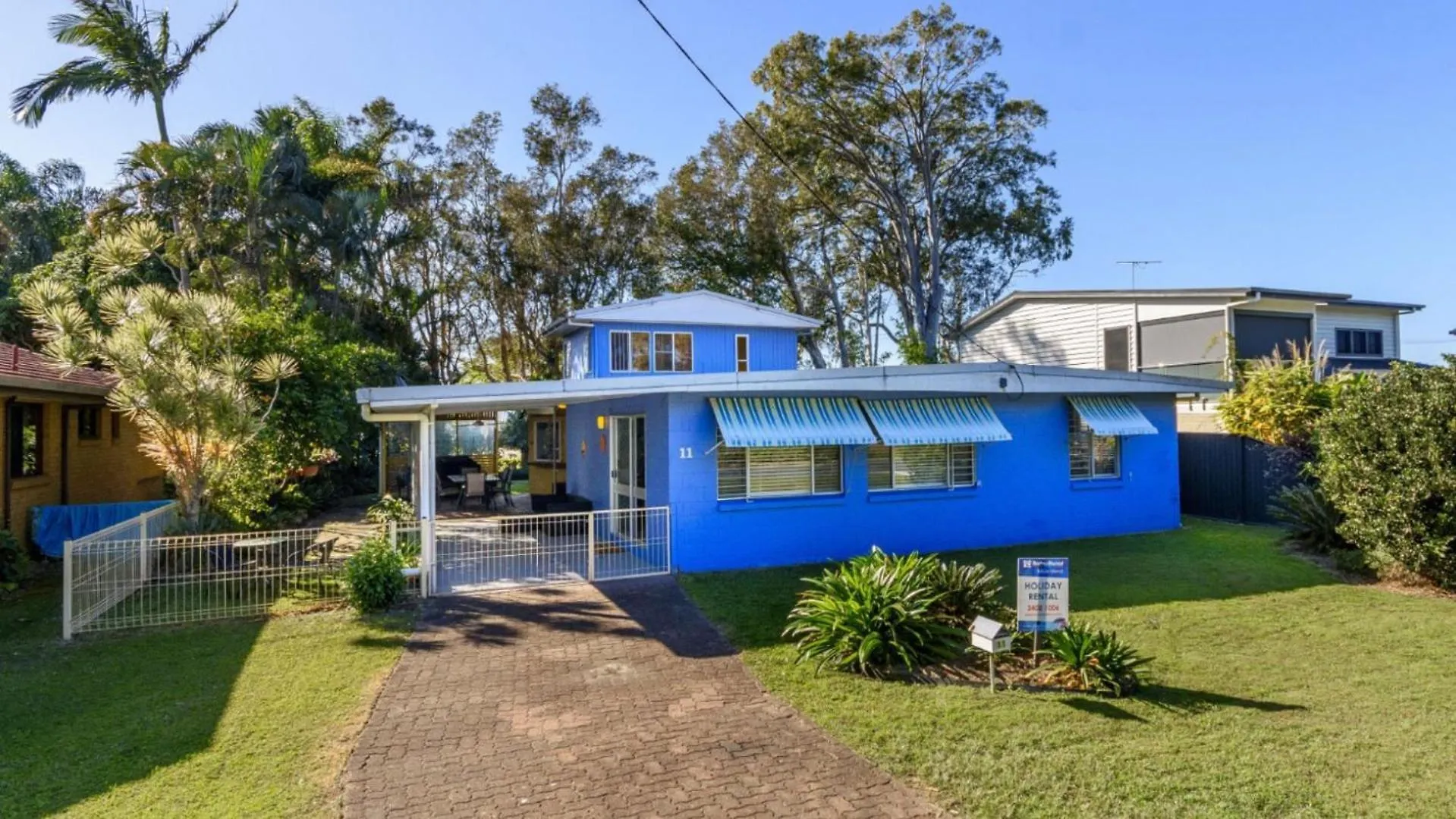 Bribie Beach House, Waterfront Directly Across The Road - Solander Esp, Banksia Beach Old Bribie